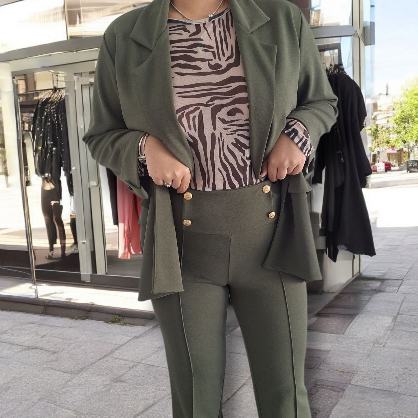 ΧΑΚΙ ΚΟΣΤΟΥΜΙ ΣΕΤ