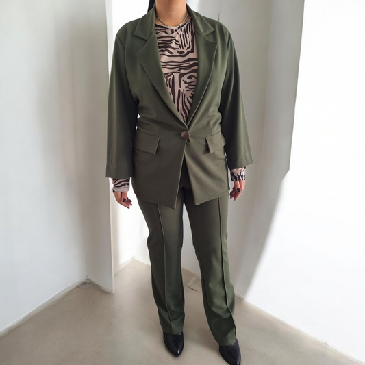 ΧΑΚΙ ΚΟΣΤΟΥΜΙ ΣΕΤ